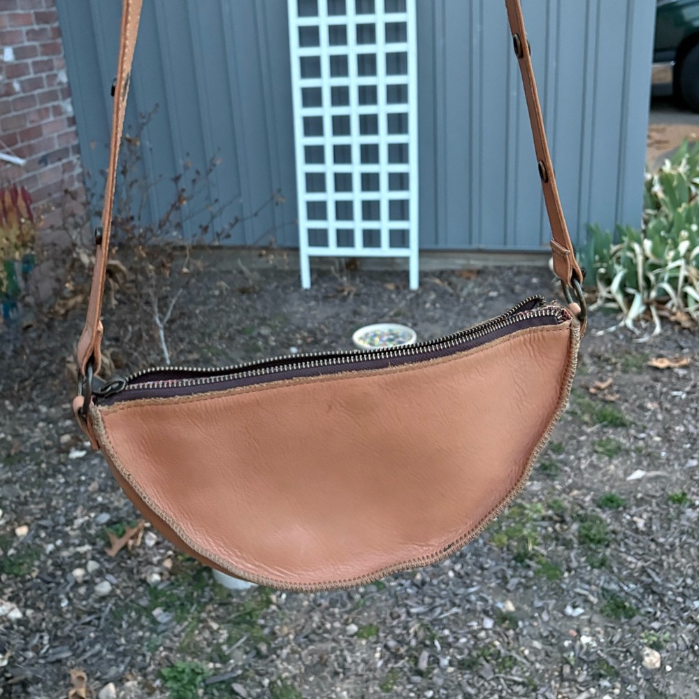 Lyons Leather Co. Blush Biggie Bee